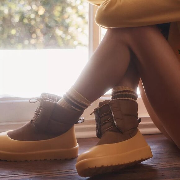 UGG Classic Maxi Toggle Booties - Picture 2 of 7